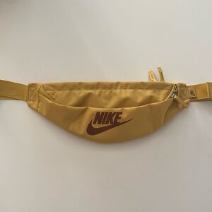 NWOT Nike Waistpack